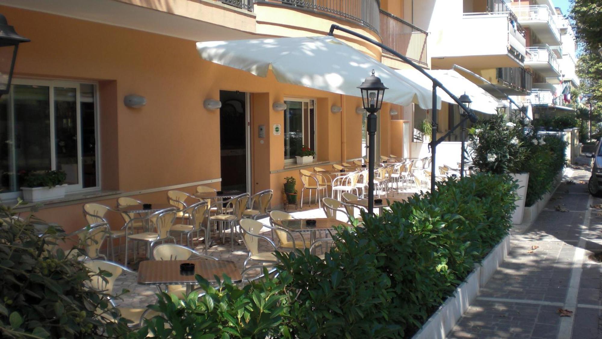 Hotel Silvia Misano Adriatico Exterior photo