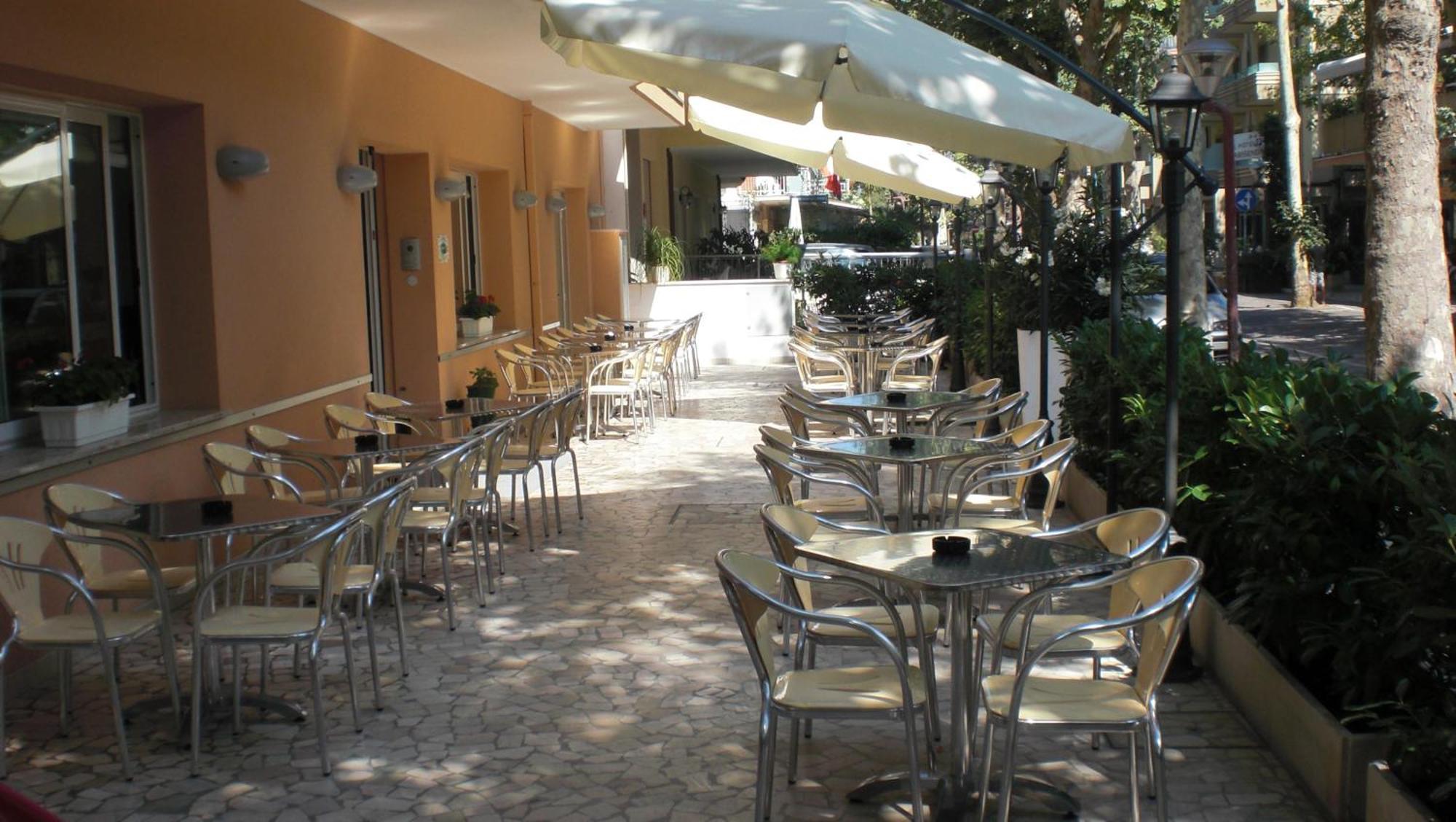 Hotel Silvia Misano Adriatico Exterior photo