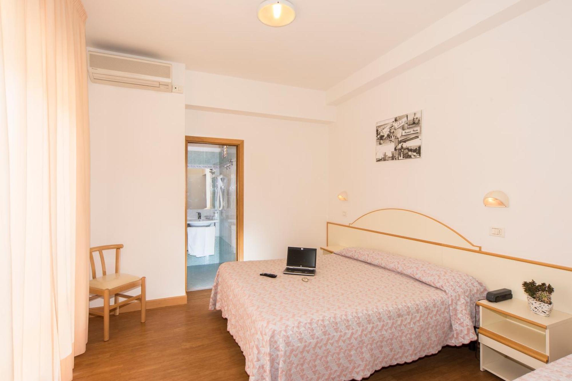Hotel Silvia Misano Adriatico Room photo
