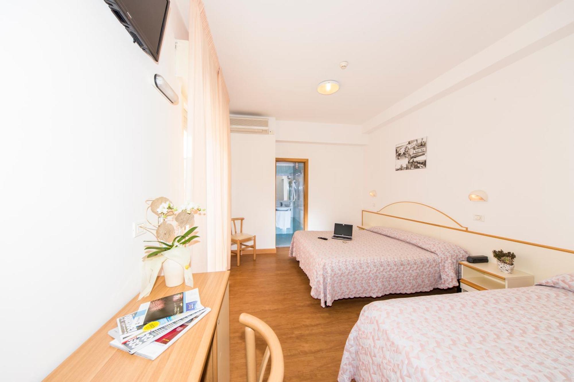 Hotel Silvia Misano Adriatico Room photo