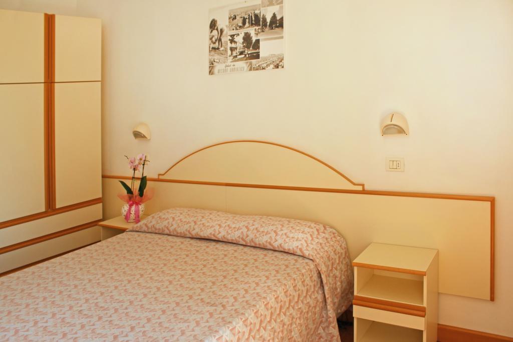 Hotel Silvia Misano Adriatico Exterior photo