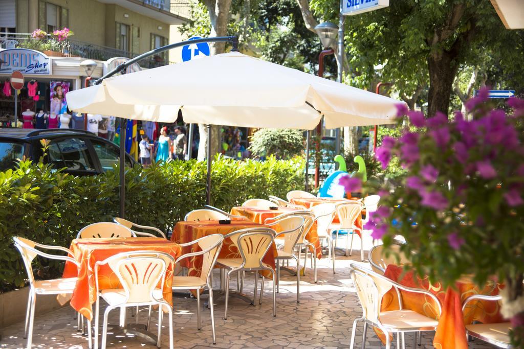 Hotel Silvia Misano Adriatico Exterior photo